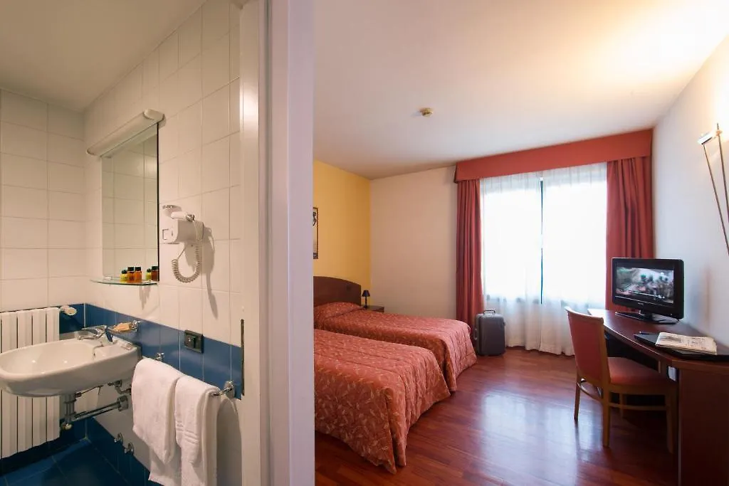 Hotel La Cascata Azzano San Paolo 3*,  Italië
